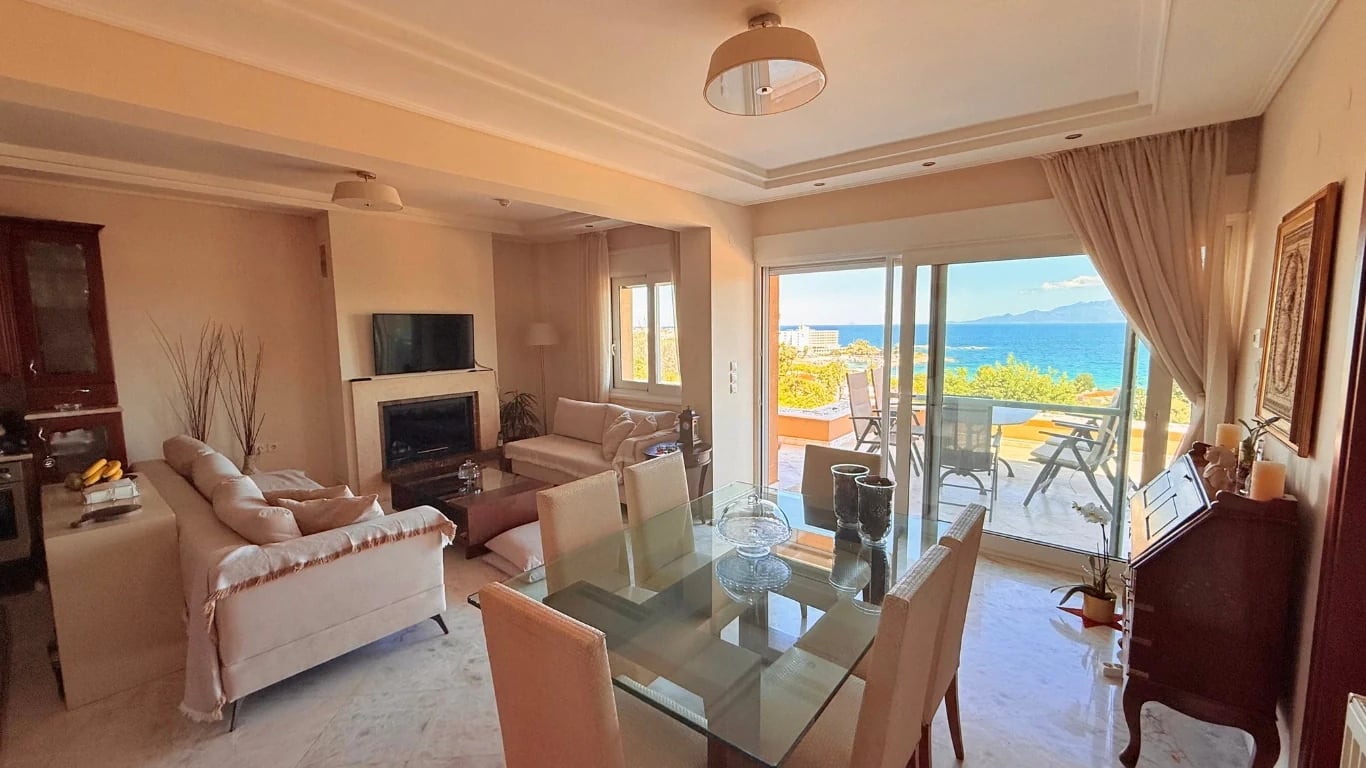 Living room and the sea